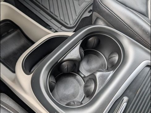 Used 2024 Chrysler Pacifica Touring-L image 16