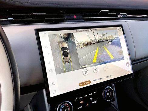 Used 2023 Land Rover Range Rover Long Wheelbase SE image 21