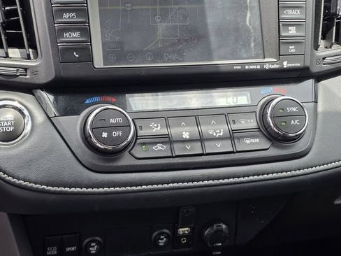 Used 2018 Toyota RAV4 XLE FWD image 20