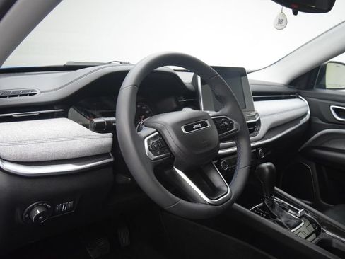 Used 2022 Jeep Compass Latitude AWD/4WD image 16