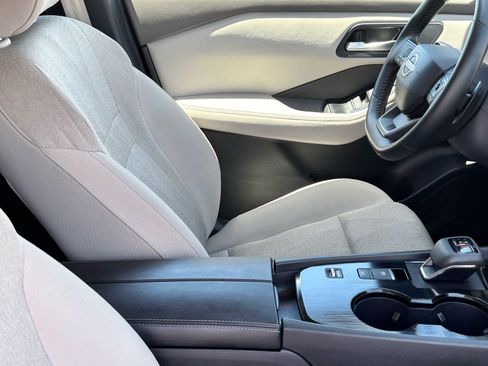 Used 2025 Nissan Rogue SV FWD image 10