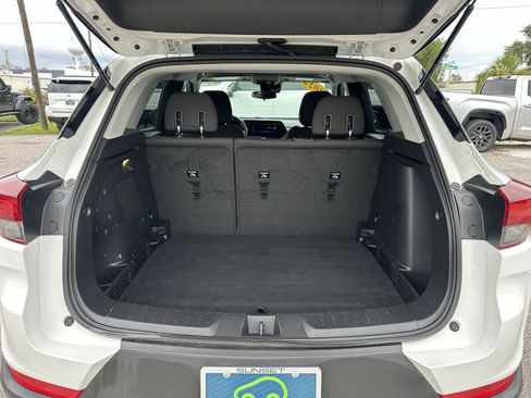 Certified 2024 Chevrolet TrailBlazer LT w/ LT Cold Weather Package FWD image 9