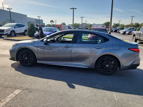 Used 2025 Toyota Camry SE FWD image 8