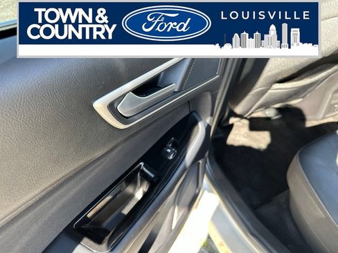 Used 2018 Ford Edge SEL FWD image 13