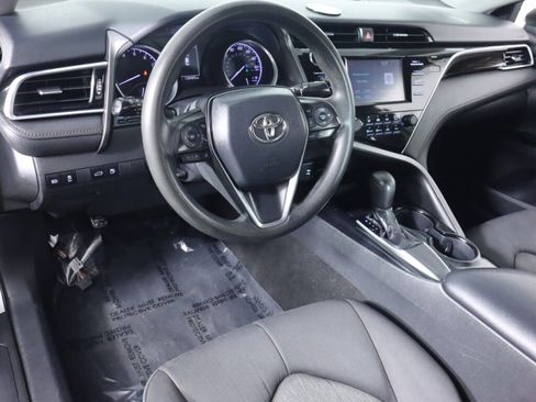 Used 2018 Toyota Camry LE image 9