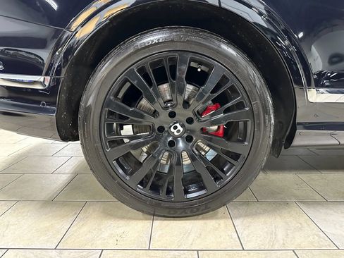 Used 2021 Bentley Bentayga AWD/4WD image 33