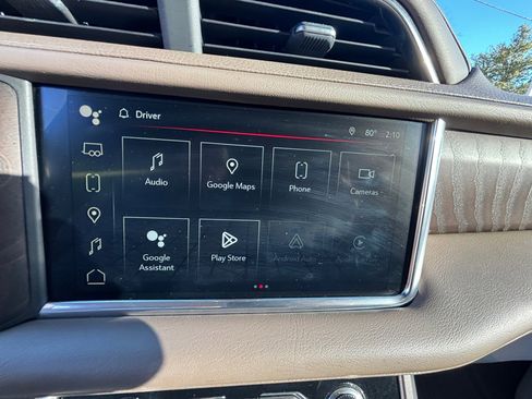 Used 2022 GMC Yukon XL Denali w/ Advanced Technology Package image 8