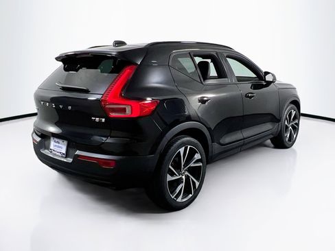 Used 2022 Volvo XC40 T5 R-Design w/ Advanced Package image 5