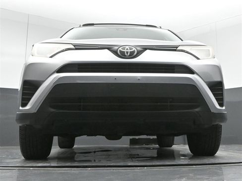 Used 2018 Toyota RAV4 LE FWD image 22
