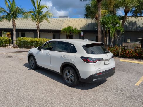 New 2026 Honda HR-V LX image 8