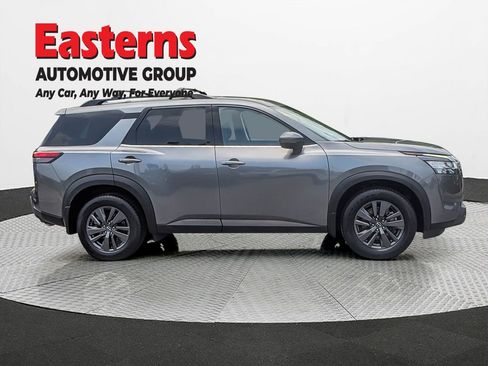Used 2022 Nissan Pathfinder SV AWD/4WD image 7