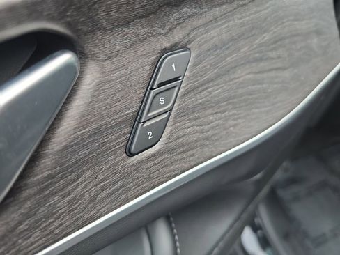 Used 2025 Jeep Grand Cherokee L Limited w/ Black Appearance Package image 19