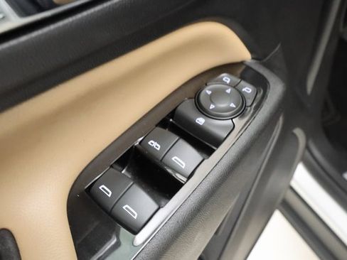 Used 2022 Chevrolet Equinox Premier image 9