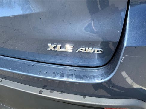 Used 2017 Toyota Highlander XLE AWD/4WD image 31