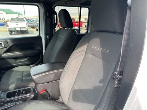 Used 2020 Jeep Wrangler Unlimited Sahara image 29