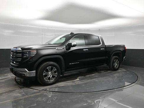Used 2025 GMC Sierra 1500 SLT AWD/4WD image 4