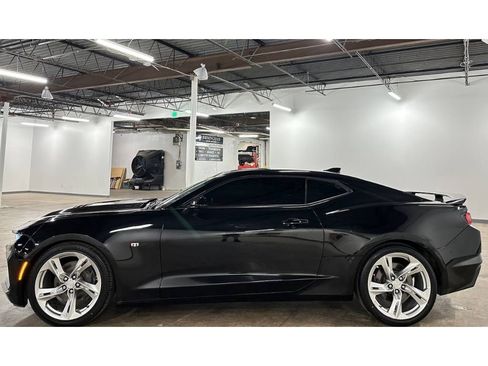 Used 2019 Chevrolet Camaro SS RWD image 8