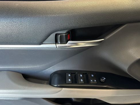 Used 2020 Toyota Camry SE FWD image 15