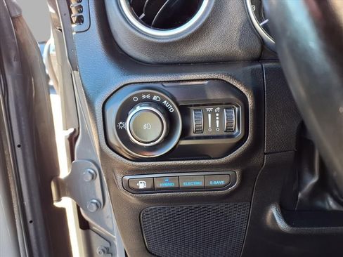 Used 2022 Jeep Wrangler Unlimited Sahara image 14