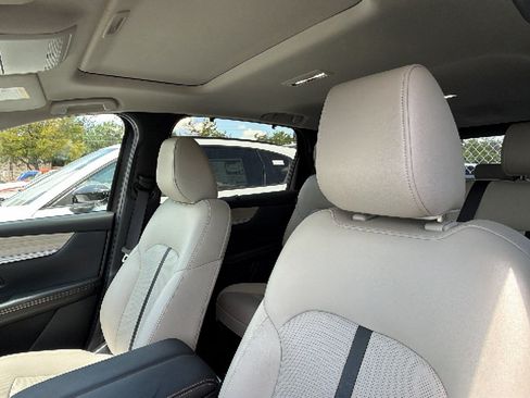 Used 2025 MAZDA CX-90 3.3 Turbo w/ Preferred Package AWD/4WD image 18