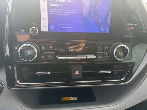 Used 2023 Toyota Highlander XLE image 8