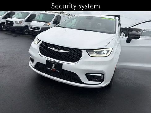 Used 2024 Chrysler Pacifica Limited FWD image 18
