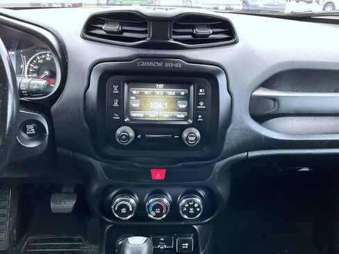 Used 2016 Jeep Renegade Latitude image 14