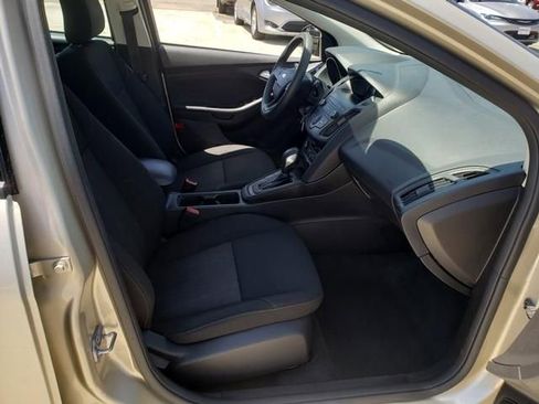 Used 2018 Ford Focus SE FWD image 18