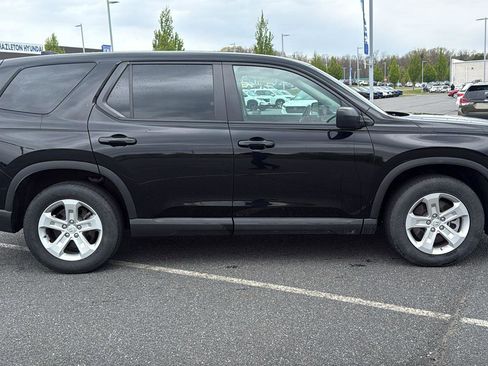 Used 2023 Honda Pilot LX image 4