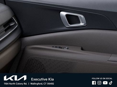 New 2026 Kia Carnival EX FWD image 25