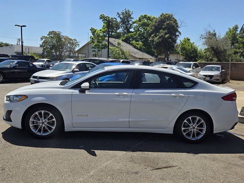 Used 2019 Ford Fusion SE FWD image 3