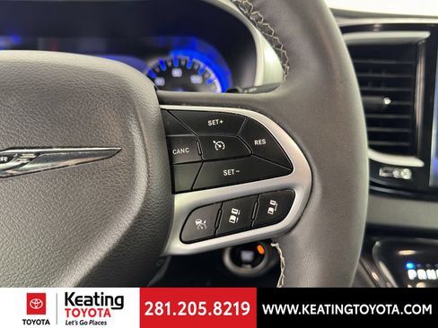 Used 2025 Chrysler Pacifica Select FWD image 27