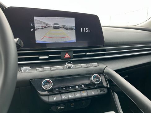 Used 2025 Hyundai Elantra Limited image 20