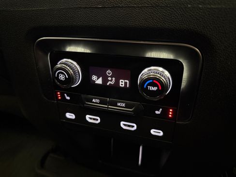 Used 2024 GMC Yukon XL Denali AWD/4WD image 26