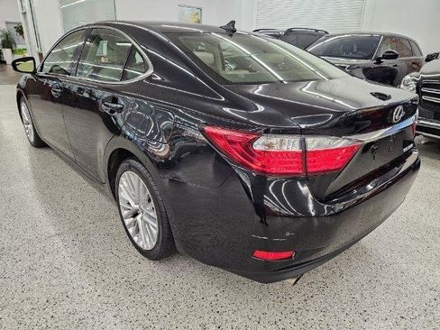 Used 2013 Lexus ES 350 w/ Ultra Luxury Pkg FWD image 6