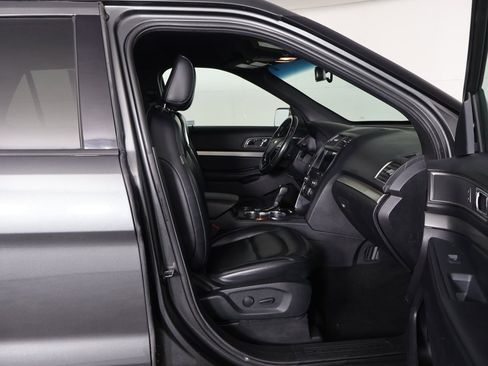 Used 2019 Ford Explorer XLT w/ Equipment Group 202A image 30