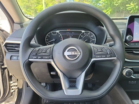 Used 2025 Nissan Altima 2.5 SV FWD image 22