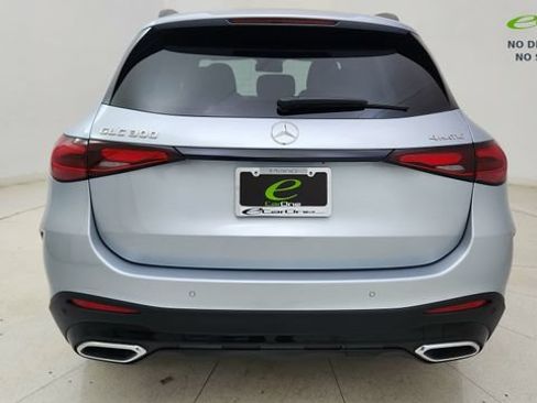 Used 2025 Mercedes-Benz GLC 300 4MATIC image 5