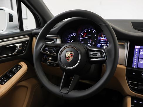 Certified 2026 Porsche Macan AWD/4WD image 28