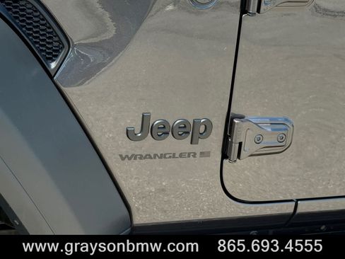 Used 2025 Jeep Wrangler Sport AWD/4WD image 10