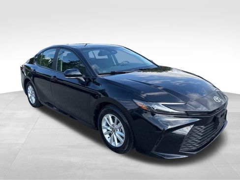 Used 2025 Toyota Camry LE FWD image 8