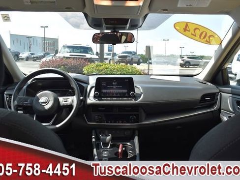 Used 2024 Nissan Rogue SV FWD image 3