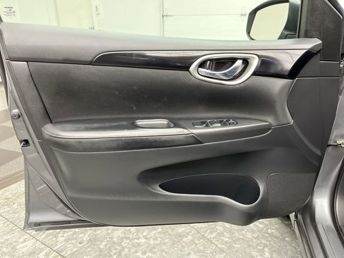 Used 2019 Nissan Sentra SV image 6