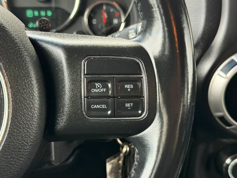 Used 2018 Jeep Wrangler Unlimited Sahara AWD/4WD image 34