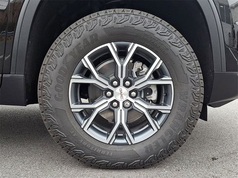 Used 2025 GMC Acadia AT4 image 8