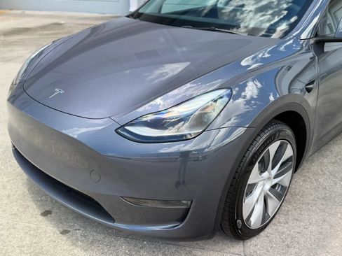 Used 2023 Tesla Model Y Long Range AWD/4WD image 2