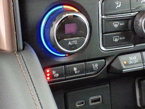 Used 2021 Chevrolet Tahoe High Country w/ Premium Package image 18