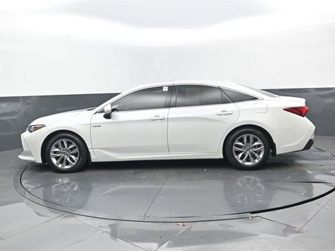 Used 2021 Toyota Avalon XLE image 25