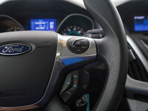 Used 2013 Ford Focus SE w/ SE Winter Pkg FWD image 23