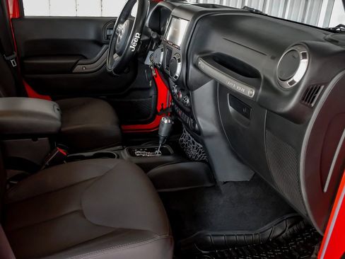 Used 2017 Jeep Wrangler Unlimited Sport w/ Connectivity Group image 12